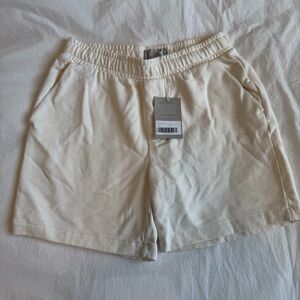 Everlane Cream The Track Short